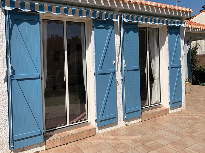 volets-battants-alu-bleu-1
