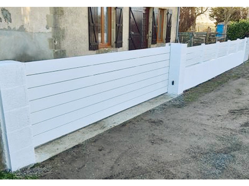 Portail-PVC-blanc-avec-cloture-modele-Ile-de-Re-1