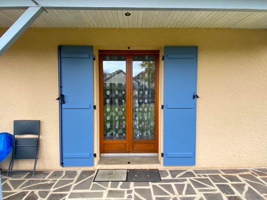 volets-battants-alu-bleu-1024x768